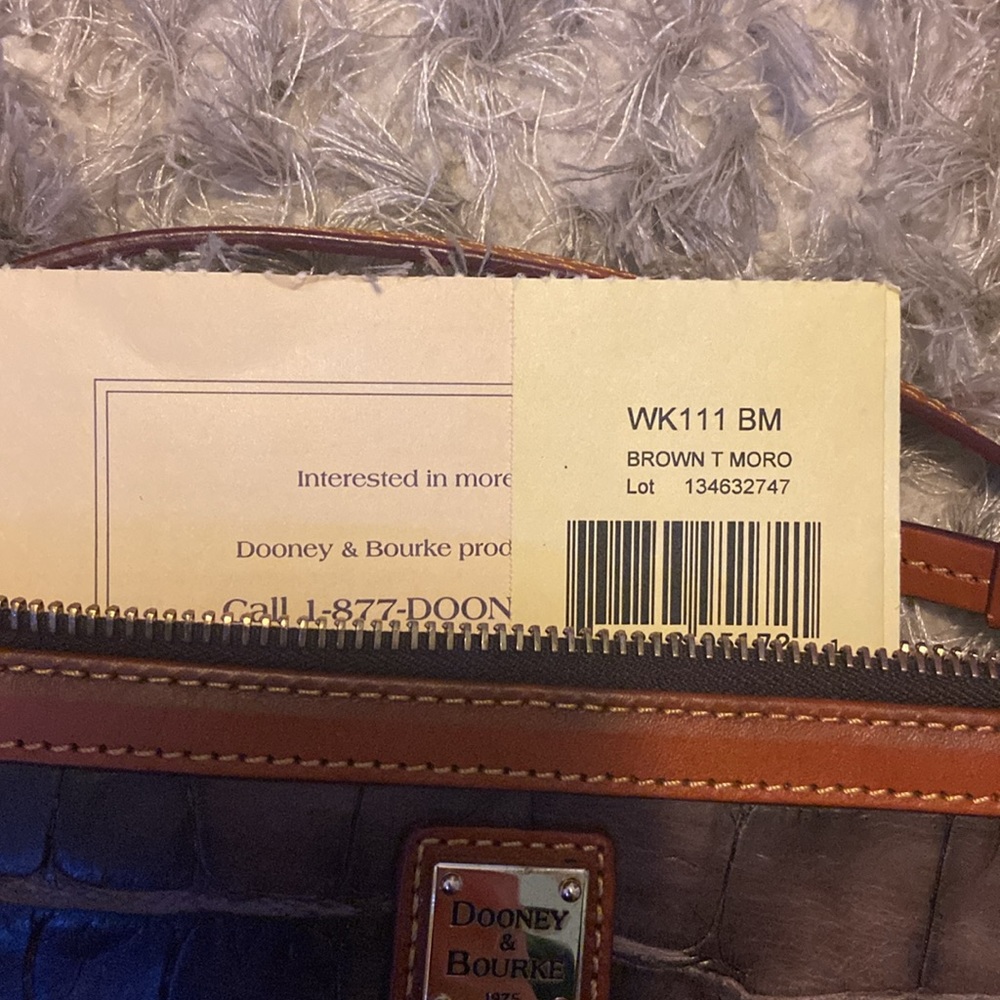 Dooney & Bourke croco embossed leather wristlet - Picture 3 of 5